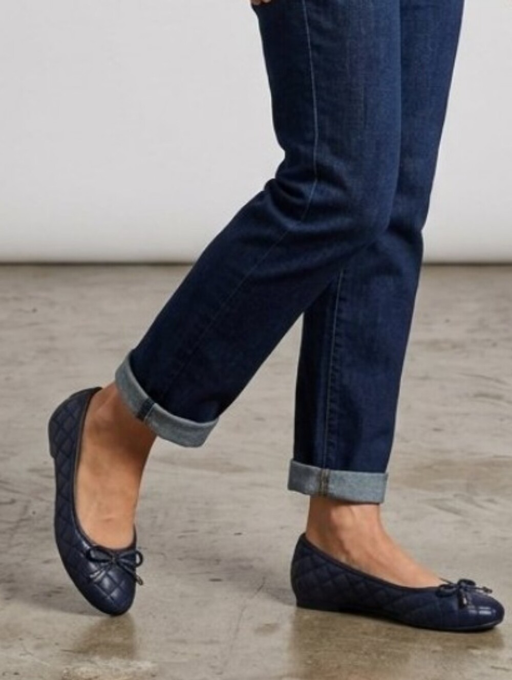 White Mountain Quilted Ballet Flats in Dark Navy Sz 6.5